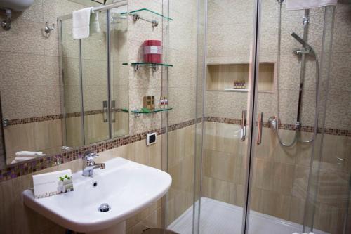 Isa Guest Rooms - main image