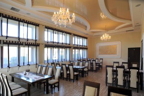 ห้องอาหาร, Restauracja Hotel Imperial in ยาสวอ