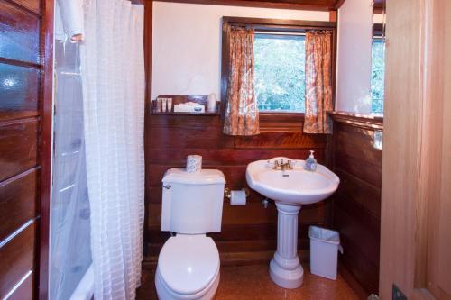 Bathroom, Redwood Cottage in Mendocino (CA)