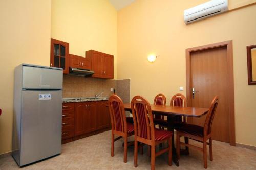 Apartments by the sea Rogoznica - 3199 - image 3