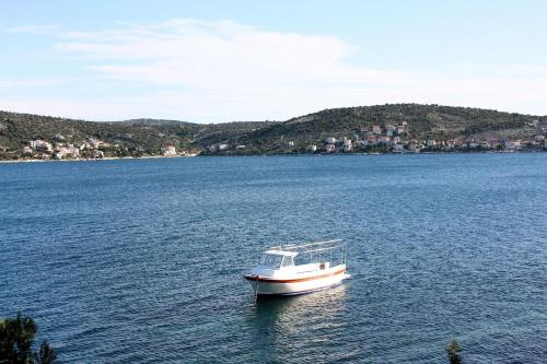 Apartments by the sea Rogoznica - 3199 - image 5