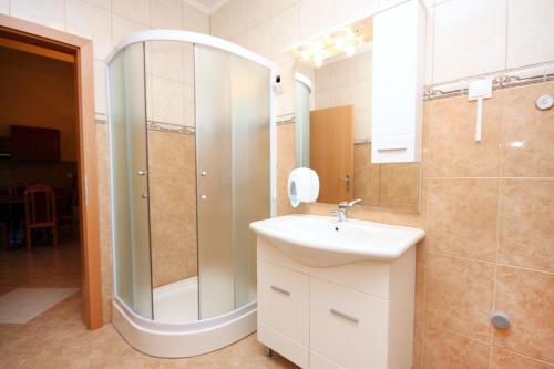 Apartments by the sea Rogoznica - 3199 - image 6
