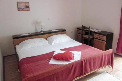 Family friendly apartments with a swimming pool Mundanije Rab - 5076 - image 4