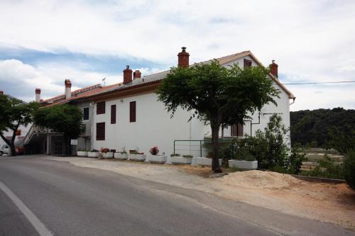Apartments with a parking space Kampor Rab - 4984 - image 5