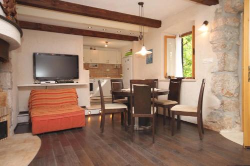 Apartments by the sea Merag, Cres - 7877