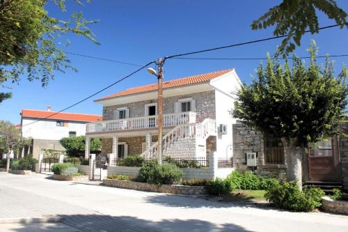 Apartments by the sea Sutomiscica Ugljan - 8474 - image 7
