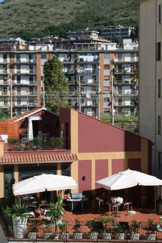B&B Mini Hotel Incity-close train station and port- - 출입구