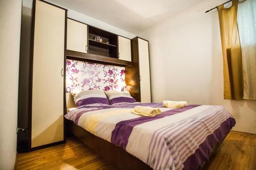 Family friendly house with a swimming pool Dvornica, Rogoznica - 14300, Rogoznica (photo 2)