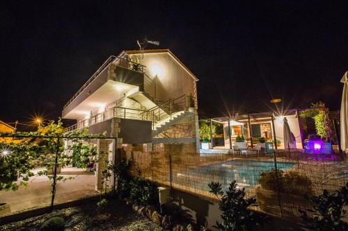 Family friendly house with a swimming pool Dvornica, Rogoznica - 14300, Rogoznica (photo 10)