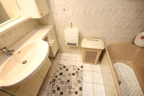 Apartment Lumbarda 4440f - image 3