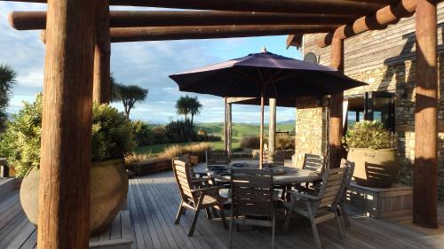 Tree House Lodge Bed & Breakfast Tree House Lodge Bed & Breakfast