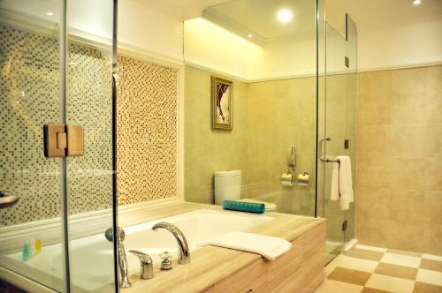 room detail thumbnail 2