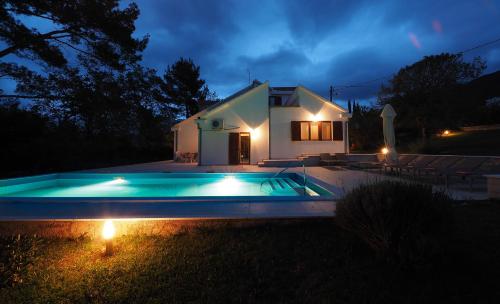 Holiday Home Magud