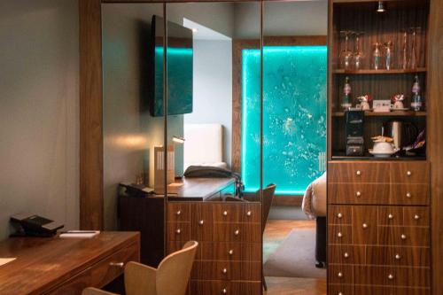 Le Monde Hotel - image 7