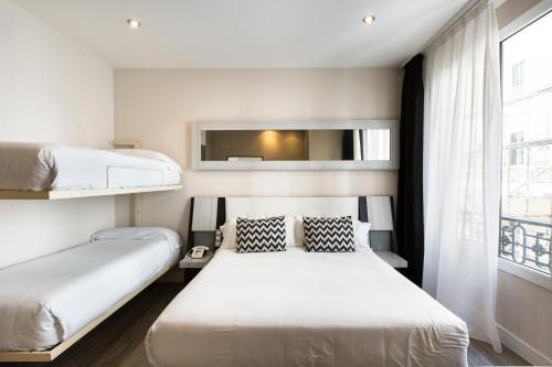 Quadruple Room (4 Adults) image 5