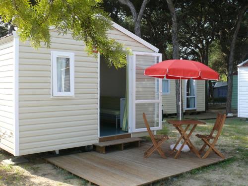 Parque de Campismo Orbitur Costa de Caparica Room Type - Caravan with Shared Bathroom