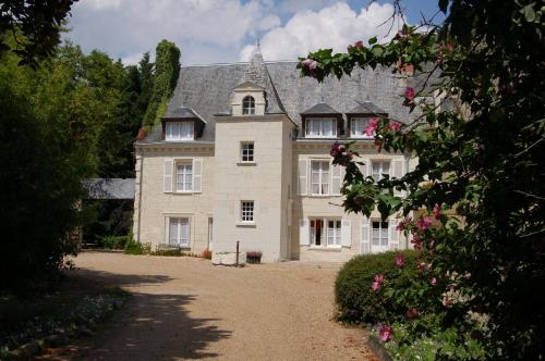 Logis Manoir De La Giraudière - Hôtel - Beaumont-en-Véron