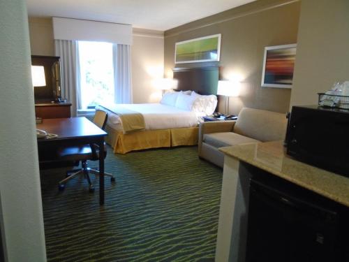 Holiday Inn Express Hotel & Suites Midlothian Turnpike, an IHG Hotel