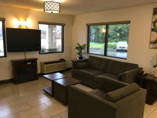 GuestHouse Inn Dothan - image 7