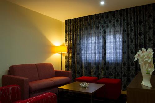 Hotel Aguiar da Pena - Tap to explore photos