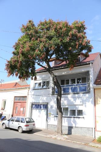  Hív-Lak Apartman, Pension in Eger