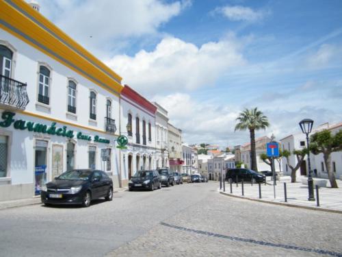Guest House Boliqueime Set in a prime location of Boliqueime, Guest House Boliqueime puts everything the city has to offer just outside your doorstep. Offering a variety of facilities and services, the property provides all