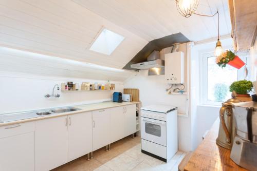 Bairrus Lisbon Apartments - Alfama III - image 7