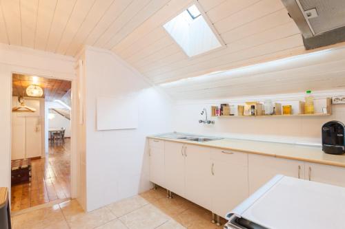 Bairrus Lisbon Apartments - Alfama III - image 6