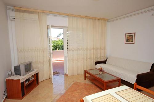 Seaside apartments with a swimming pool Banjol Rab - 5007 - image 2
