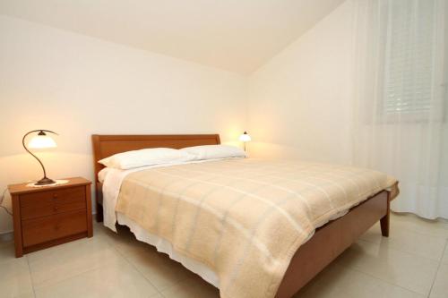 Apartments by the sea Verunic, Dugi otok - 8103, Veli Rat (photo 3)