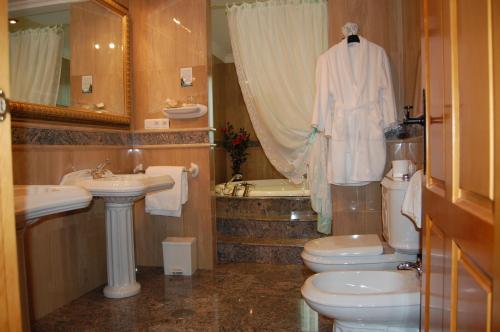 Hotel Flor de la Mancha - 화장실