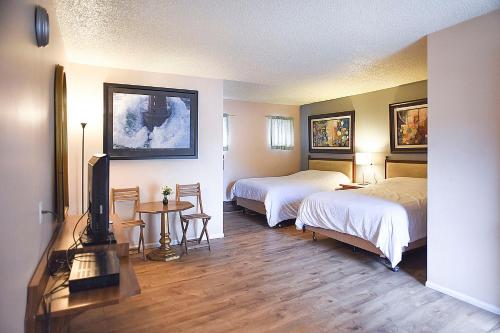 H&H Motor Lodge - Accommodation - Idaho Springs