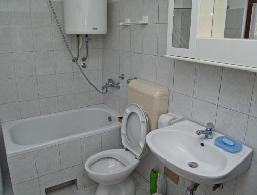  Apartments with a parking space Drvenik Veliki, Drvenik - 11471 in Drvenik Veli