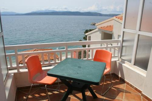  Apartments by the sea Igrane, Makarska - 2680 in Igrane