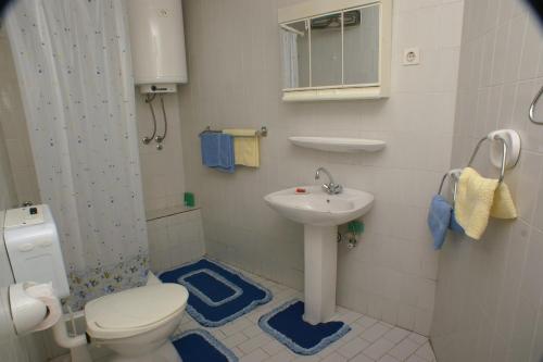  Apartments by the sea Nemira (Omis) - 2776 in Tice