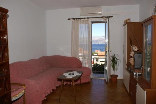 Apartments with a parking space Supetar Brac - 2840