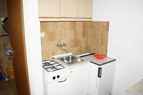 Apartments by the sea Mandre Pag - 4101 - image 2