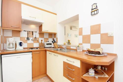 Apartments by the sea Sumartin Brac - 4803 - image 6