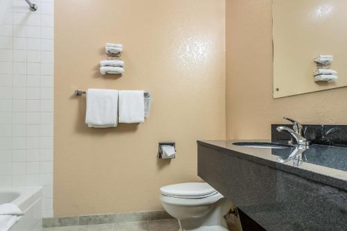 SureStay by Best Western Wenatchee - 화장실