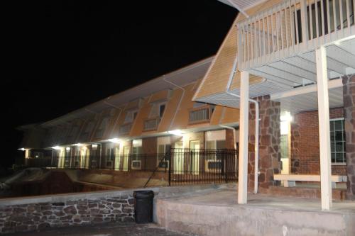 Passport Inn and Suites Middletown - 출입구
