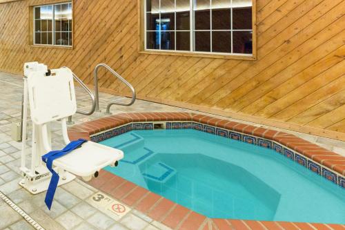 Super 8 by Wyndham Clarinda - image 2