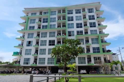 Sunisa Plus Bangsaen Sunisa Plus Bangsaen is perfectly located for both business and leisure guests in Chonburi. The property features a wide range of facilities to make your stay a pleasant experience. Service-minded sta