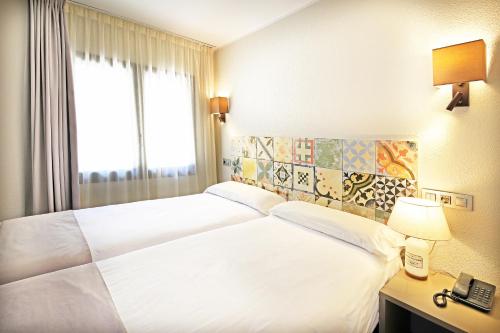 2 twin beds