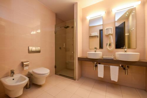 Sky Hotel - image 9