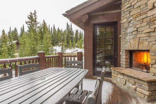 Homestead Cabin 2 in Big Sky, USA