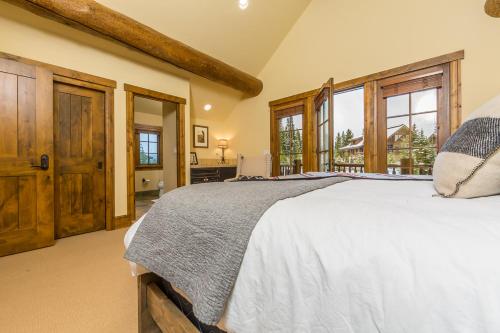 Homestead Cabin 2 in Big Sky, USA