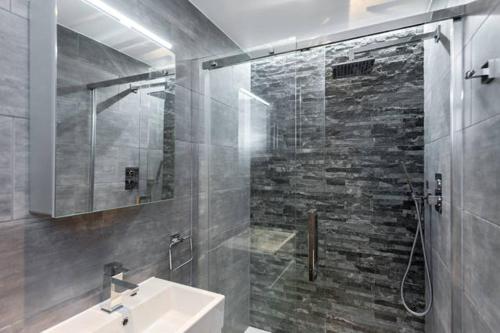 Fleet Street Apartment 3 - image 4