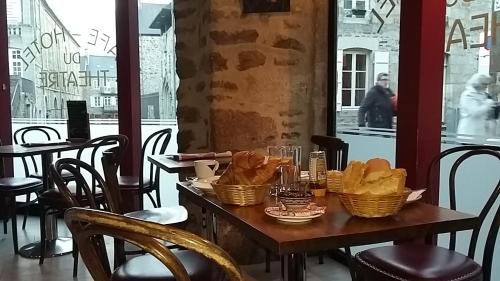 Cafe Hotel du Theatre 5