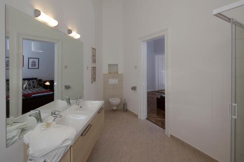 Urban Haven - 3 Beds, 3 Baths, Free Parking, Near Central Market, Budapest (foto 6)