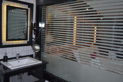 Emirtimes Hotel - image 13